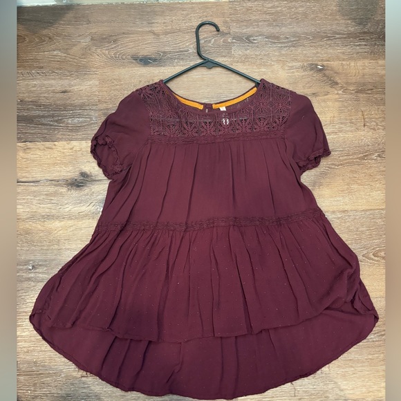 Xhilaration Tops - Xhilaration Flowy Maroon Top Size Large